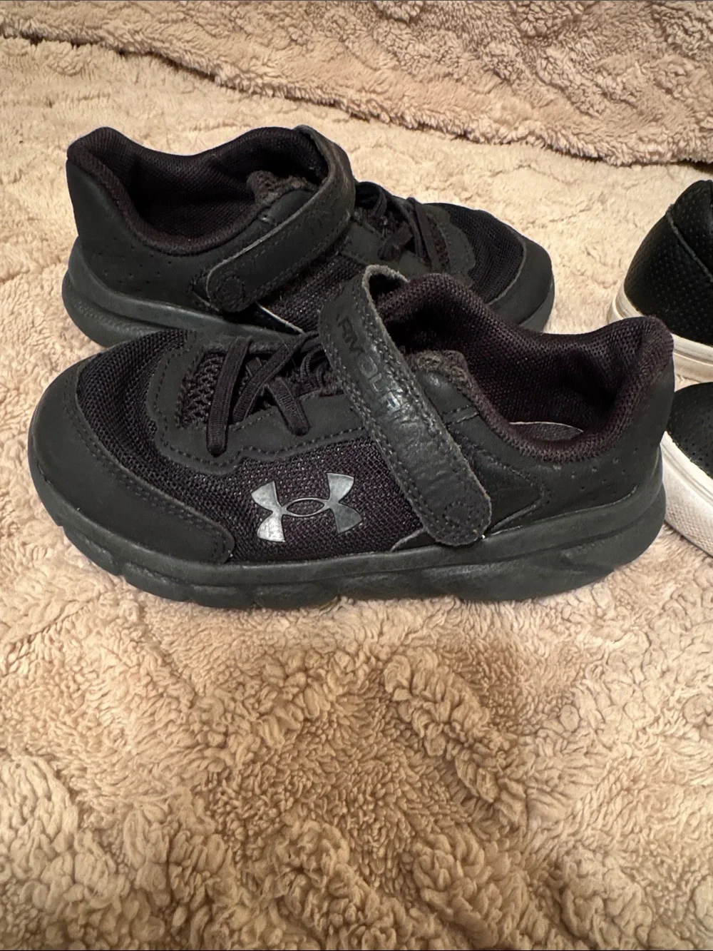Under Armour & VANS Kids Black Sneakers with Hook-and-Loop Strap Sz9